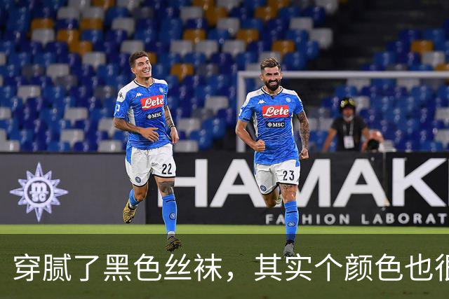 穿腻了黑色丝袜，其实个颜色也很不错